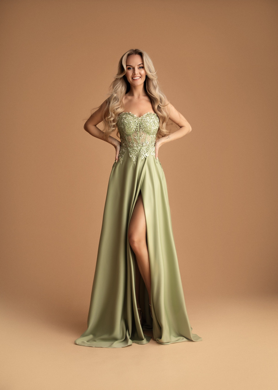 zelenkavé šaty Madeleine